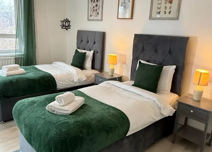 3 Bedroom Flat In Wandsworth