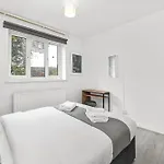 3 Bedroom Flat In Wandsworth