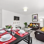3 Bedroom Flat In Wandsworth