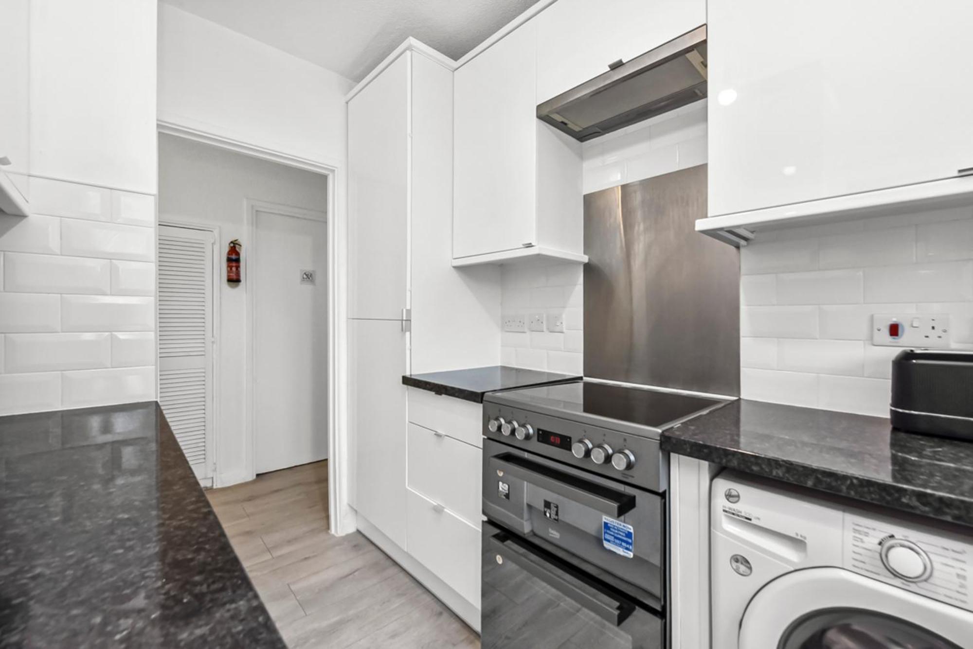 3 Bedroom Flat In Wandsworth * Londra