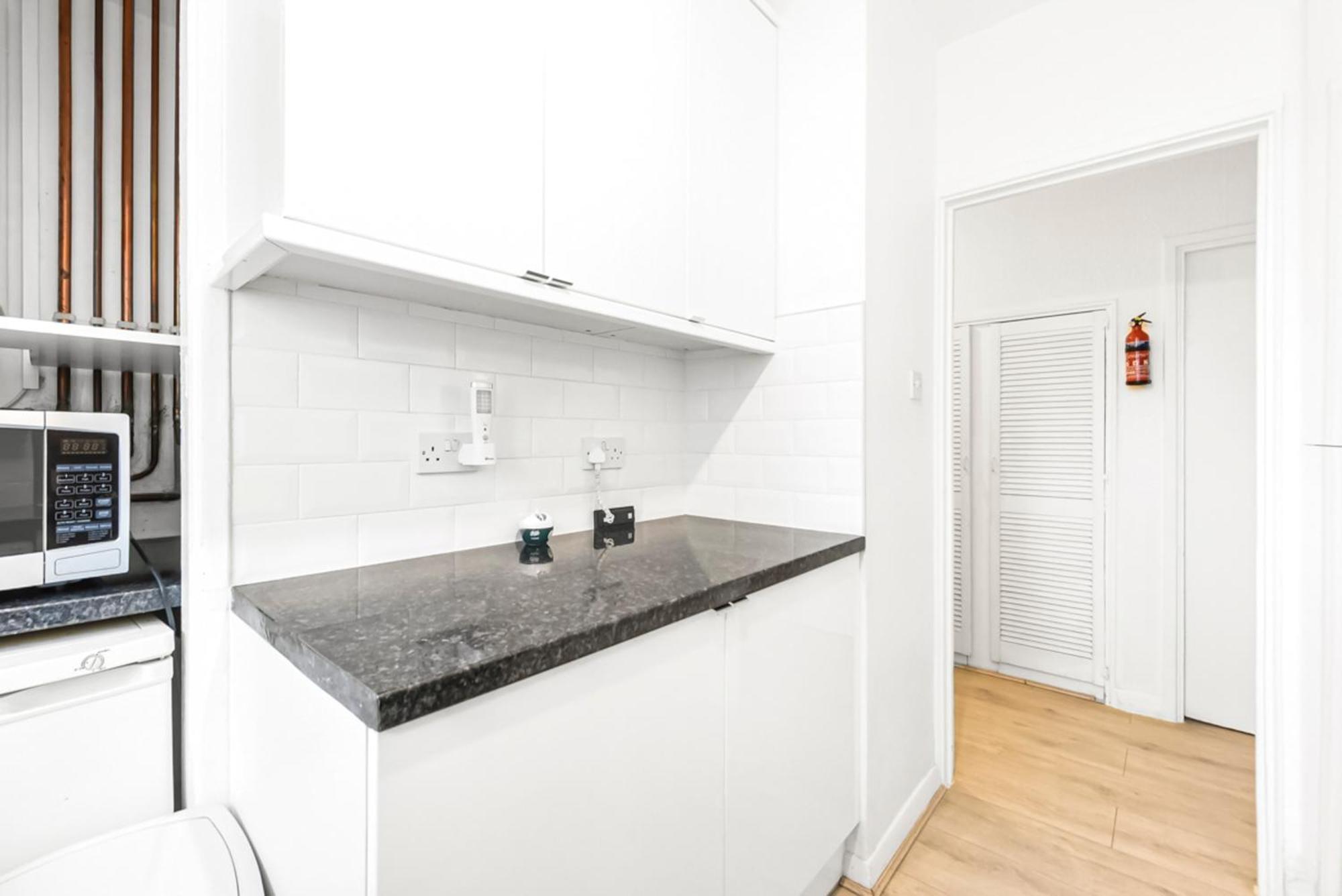 3 Bedroom Flat In Wandsworth Appartamento