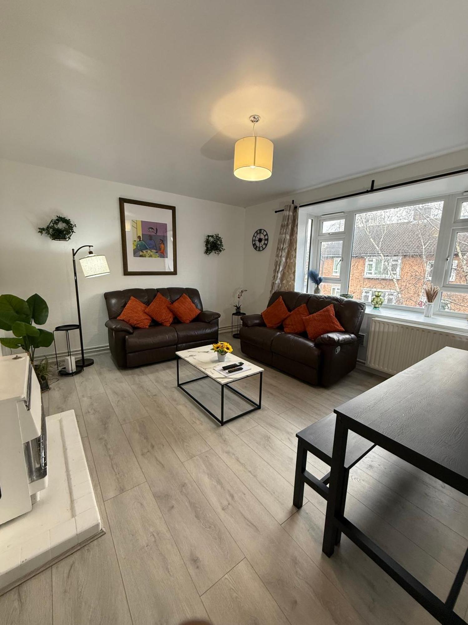 3 Bedroom Flat In Wandsworth